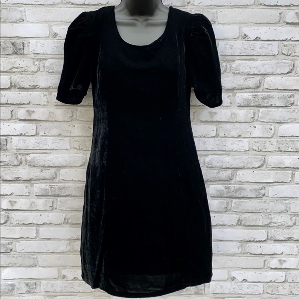 🤍 Short-sleeve Black Velvet Dress 🤍